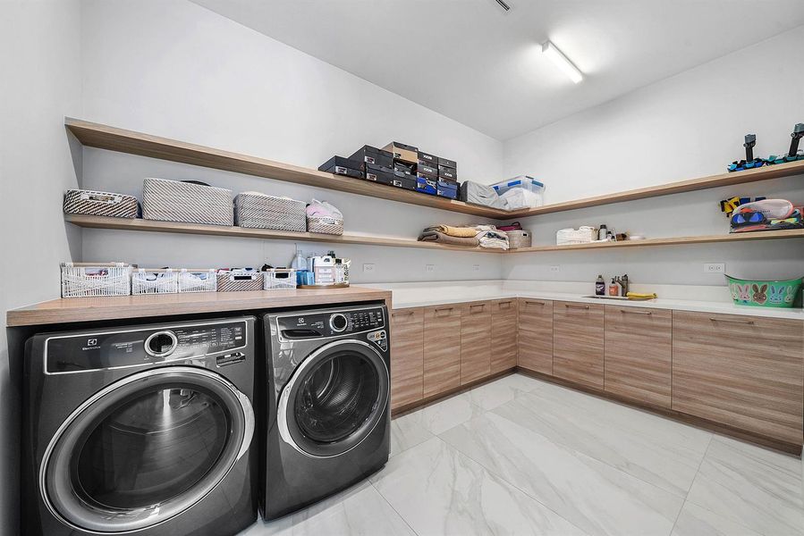 Washer & Dryer Washer & Dryer