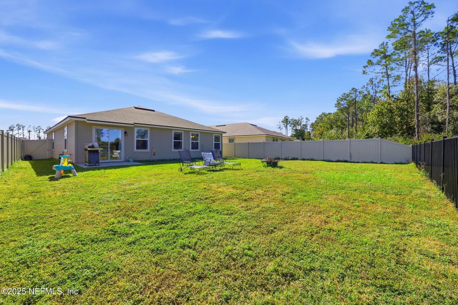 Exterior details and patio area of a home in Willow Springs, Green Cove Springs (Image 24).