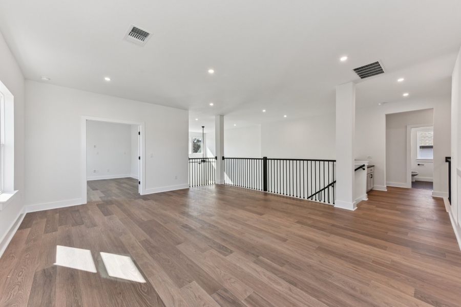 34 web or mls Robin Trail S0401 034