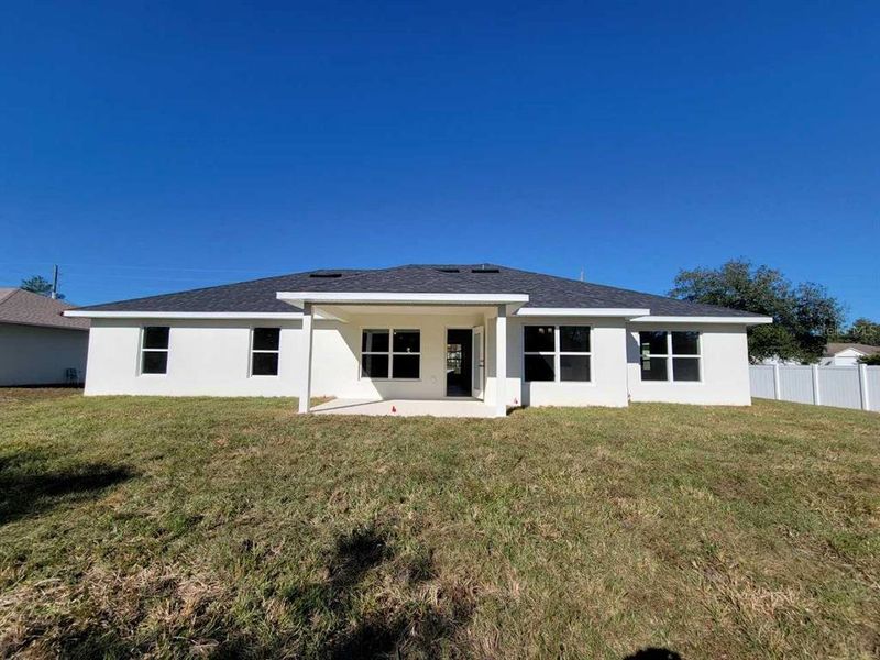 Exterior details and patio area of a home in Ocala Waterway / Kingsland Country Estates, Ocala (Image 4).