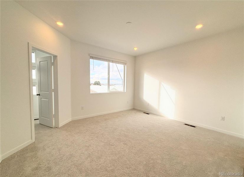Spacious, unfurnished interior of a new home in , Centennial (Image 9).