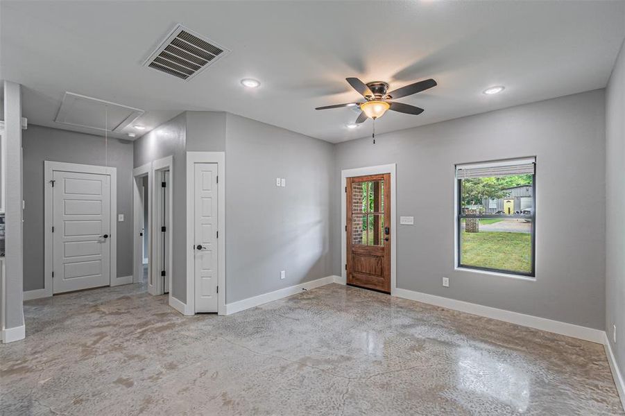 Spacious, unfurnished interior of a new home in , Denison (Image 10).