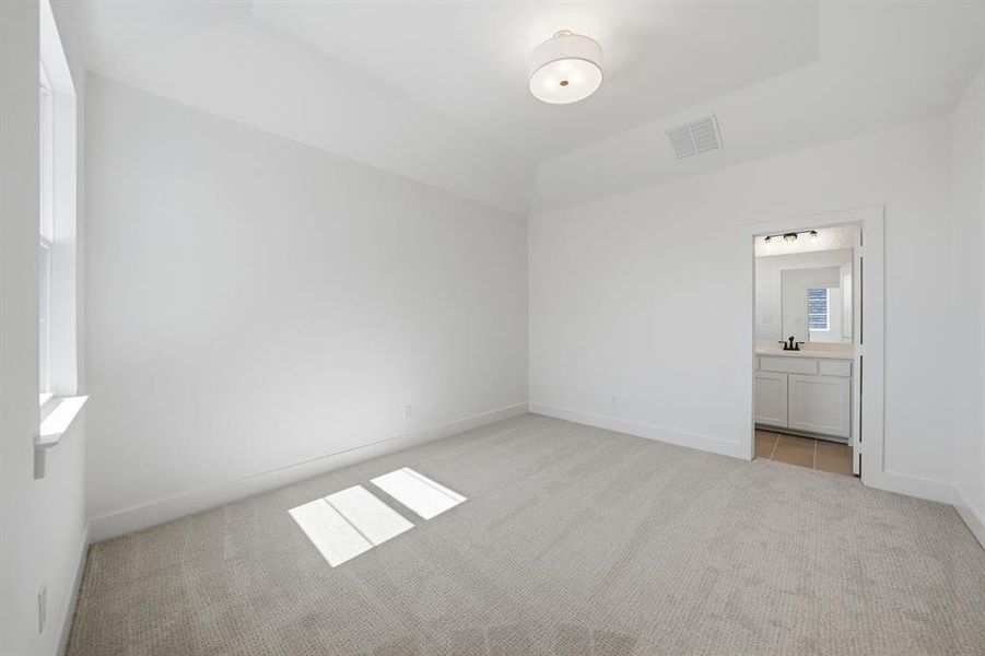 Spacious, unfurnished interior of a new home in , Prosper (Image 31).