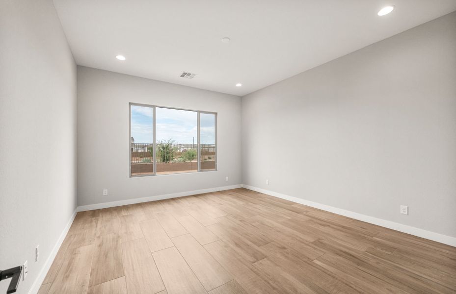 Spacious, unfurnished interior of a new home in Artisan at Asante, Surprise (Image 27).
