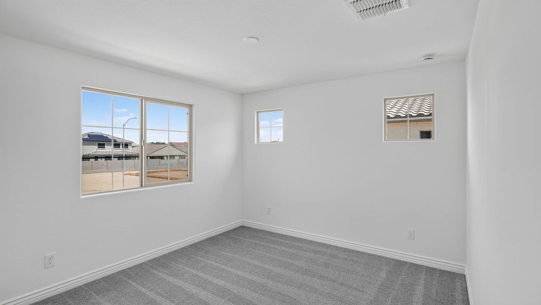 Spacious, unfurnished interior of a new home in Allen Ranches, Litchfield Park (Image 15).