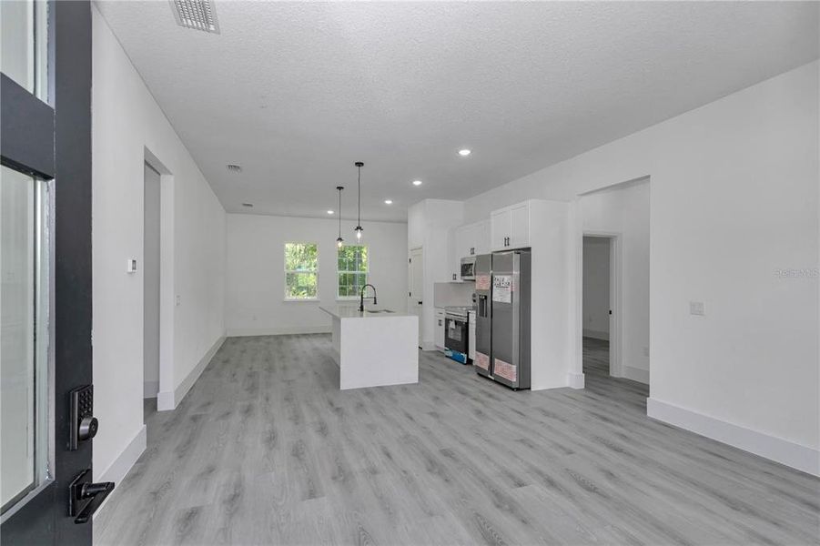 Spacious, unfurnished interior of a new home in , Dunnellon (Image 14).