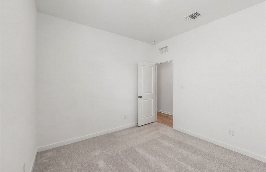 Spacious, unfurnished interior of a new home in Larson Crossing, Elgin (Image 14).