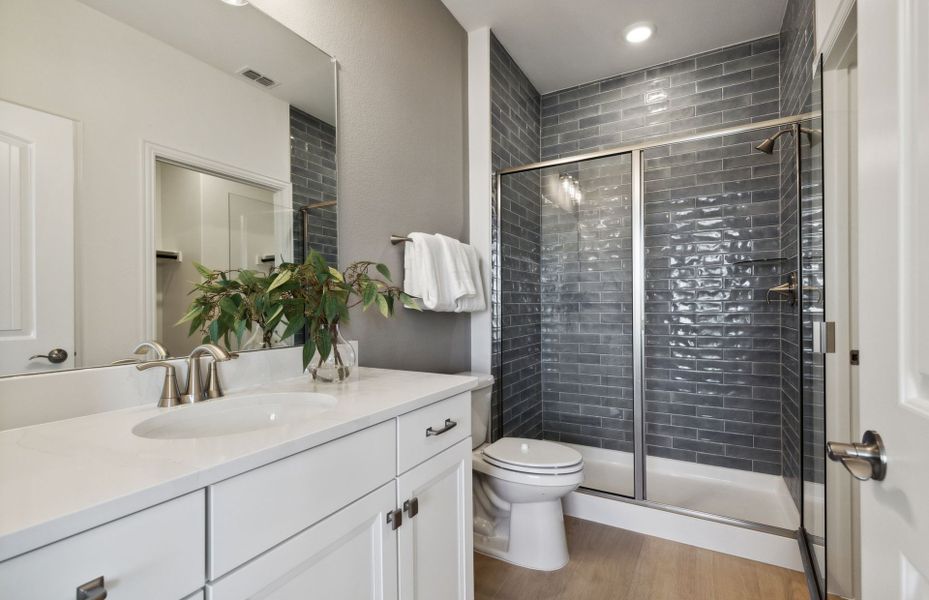 Spacious secondary bathroom