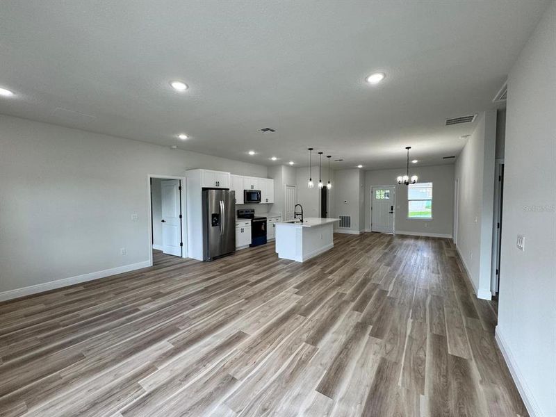 Spacious, unfurnished interior of a new home in , Ocala (Image 8).