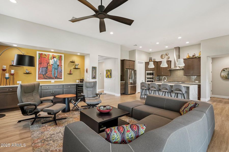 12-web-or-mls-W La Reata Ave-S1709-012