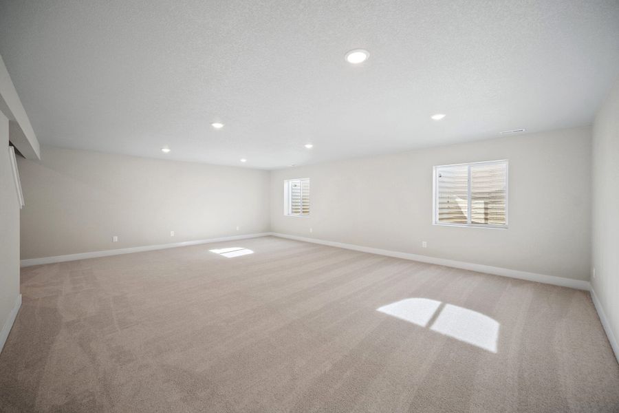 Spacious, unfurnished interior of a new home in The Glen, Colorado Springs (Image 33).