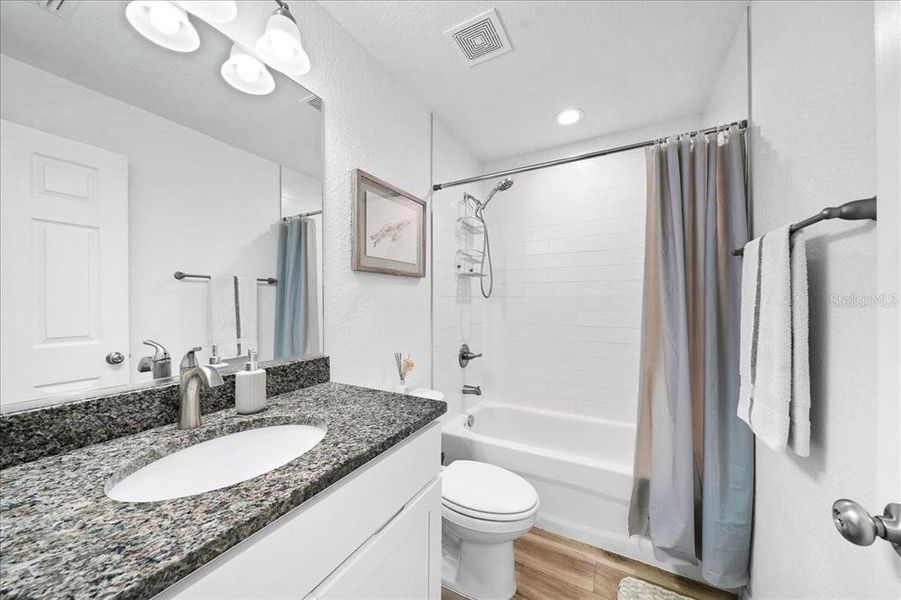 Furnished interior view inside a new home in , Ocklawaha (Image 15).