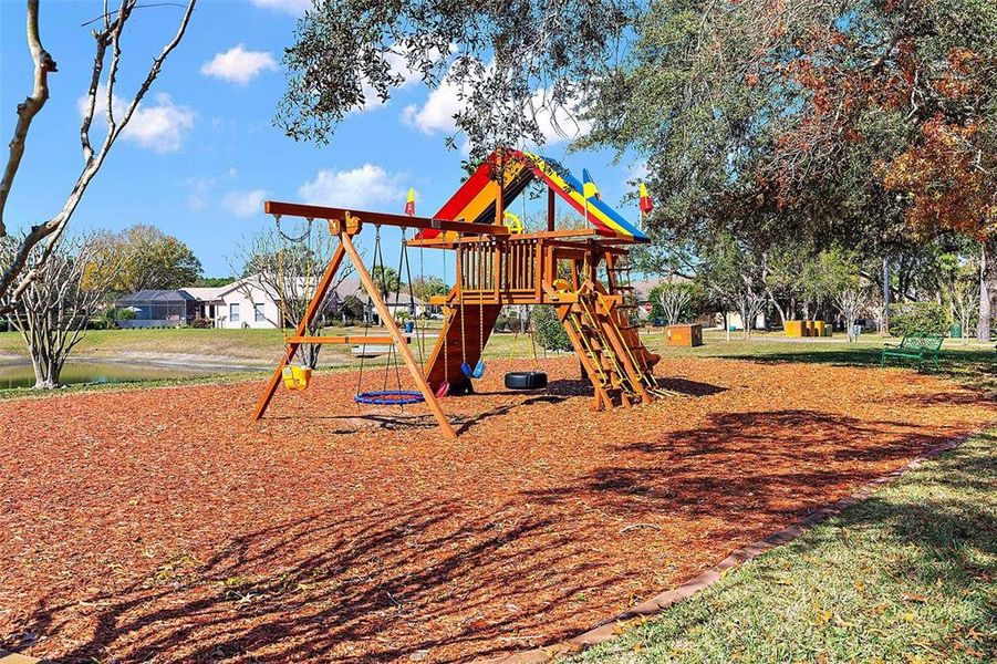Community amenities in , Weeki Wachee (Image 44).