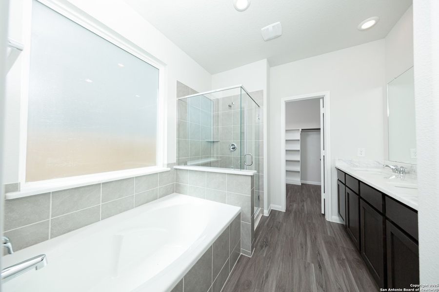 Furnished interior view inside a new home in Cinco Lakes, San Antonio (Image 5).