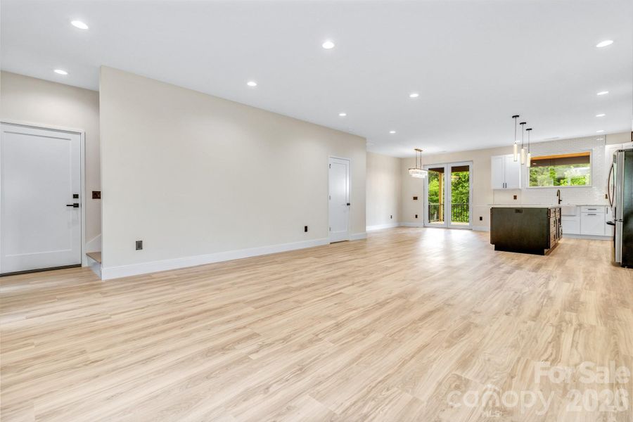 Spacious, unfurnished interior of a new home in , Hendersonville (Image 19).
