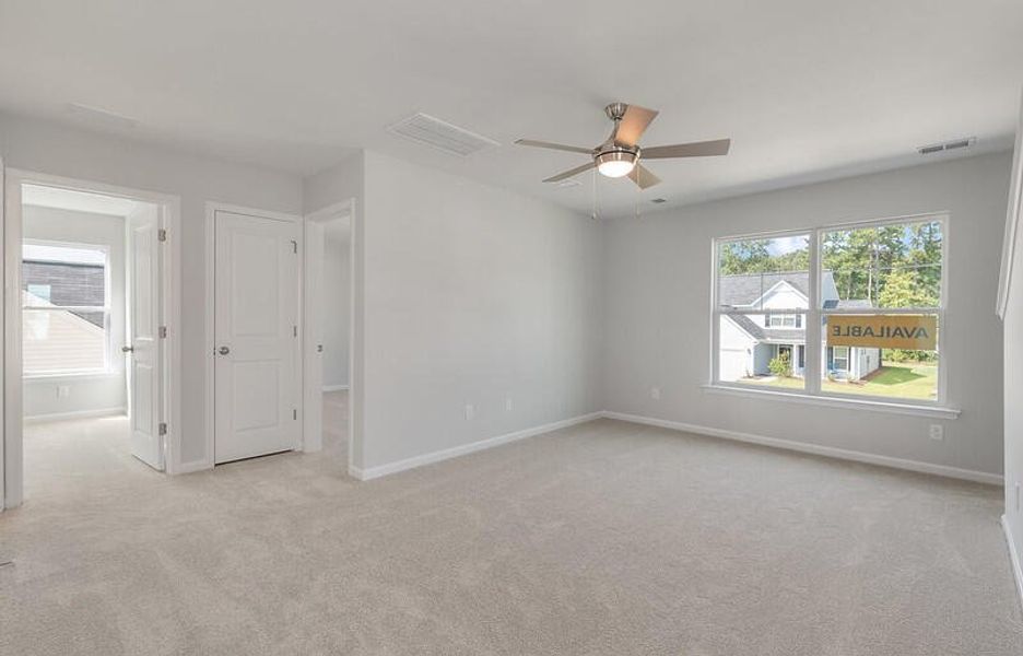 Spacious, unfurnished interior of a new home in Parker's Preserve, Ridgeville (Image 11).
