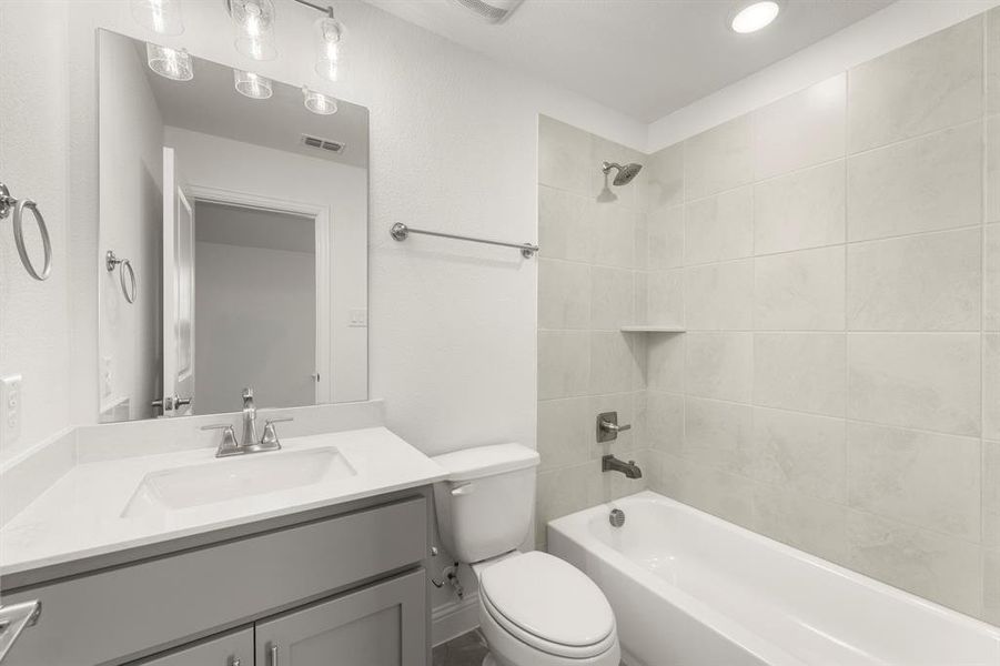 38. 2509 Swinley - 2ND Bath 38. 2509 Swinley - 2ND Bath