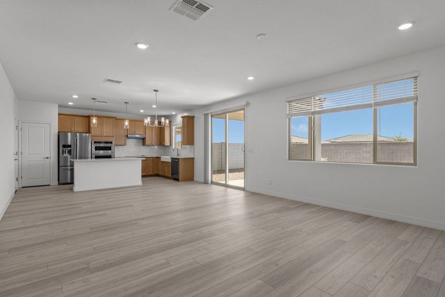 Spacious, unfurnished interior of a new home in Arroyo Vista II, Casa Grande (Image 7). Spacious, unfurnished interior of a new home in Arroyo Vista II, Casa Grande (Image 7).