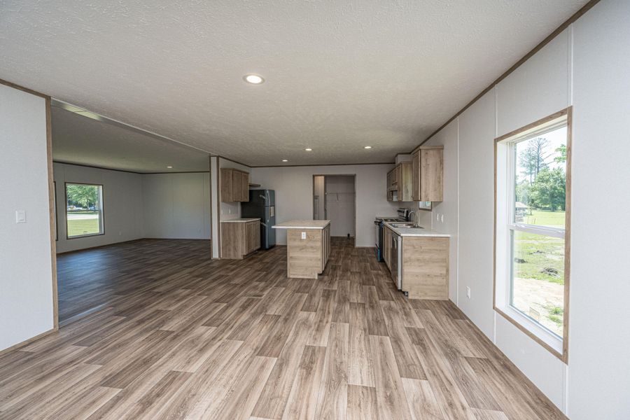 Spacious, unfurnished interior of a new home in , St. George (Image 31).