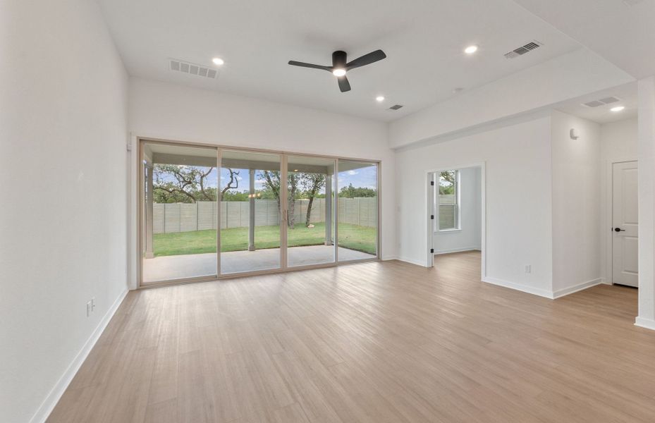 Spacious, unfurnished interior of a new home in Wolf Ranch, Georgetown (Image 41).