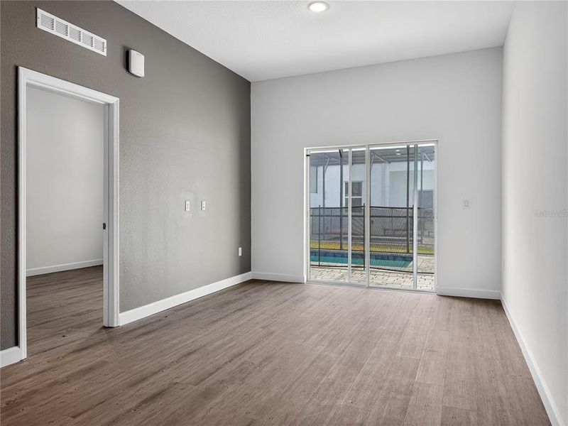 Spacious, unfurnished interior of a new home in , Davenport (Image 25).