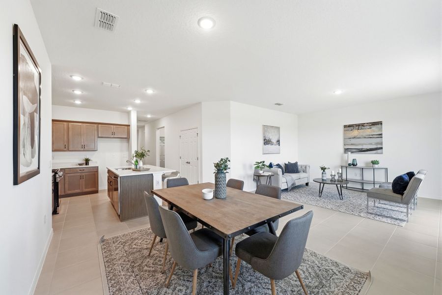 Representative furnished interior of a home built from the Haven by Risewell Homes in Cypress Bluff, Groveland (Image 7).