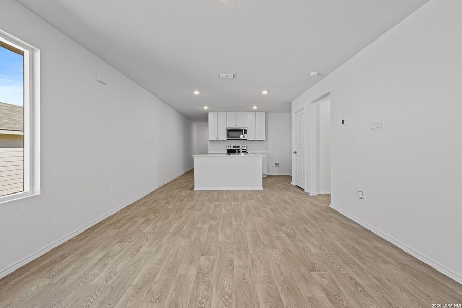 Spacious, unfurnished interior of a new home in Arroyo Ranch, Seguin (Image 17).