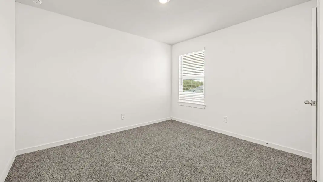 Spacious, unfurnished interior of a new home in Holly Ridge, Rosenberg (Image 17).