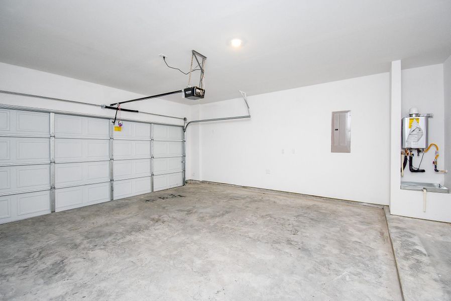 Spacious, unfurnished interior of a new home in Glendale Lakes, Arcola (Image 22).