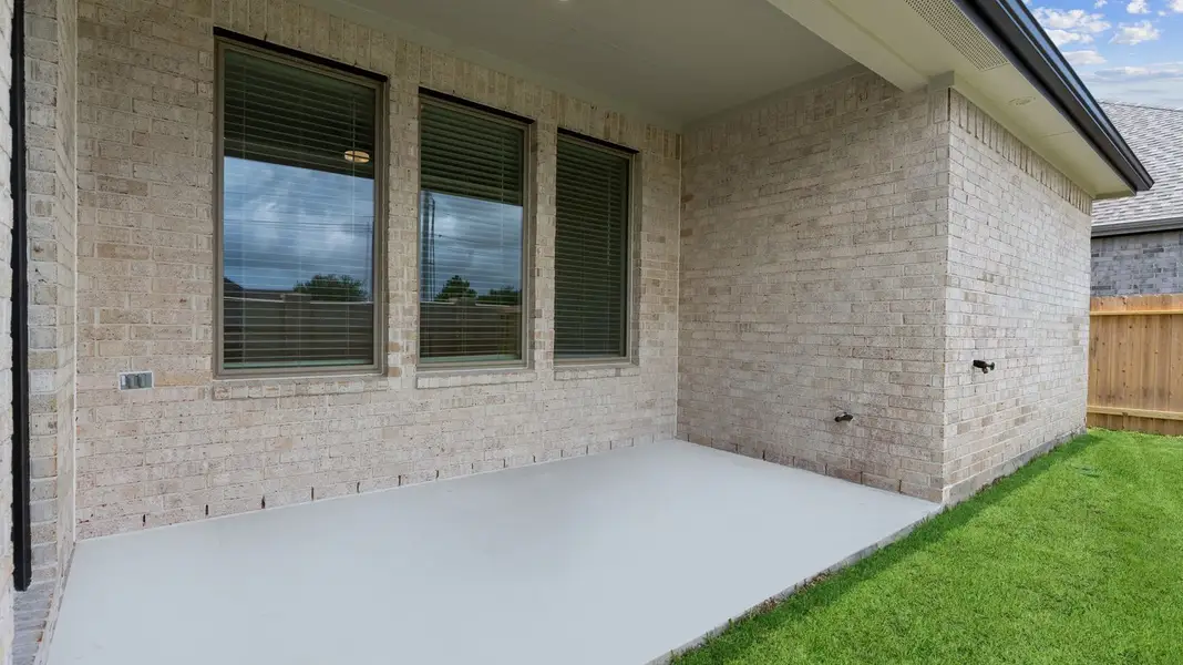 Image 30 representing the FANNIN by D.R. Horton in Alexander, Pearland, TX. Image 30 representing the FANNIN by D.R. Horton in Alexander, Pearland, TX.