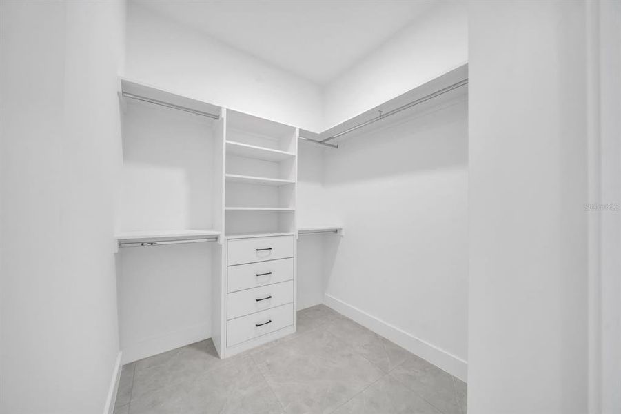 Spacious, unfurnished interior of a new home in , Lehigh Acres (Image 16).