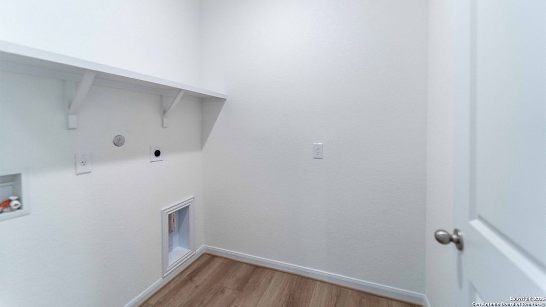 Spacious, unfurnished interior of a new home in Mesa Vista, Von Ormy (Image 15).