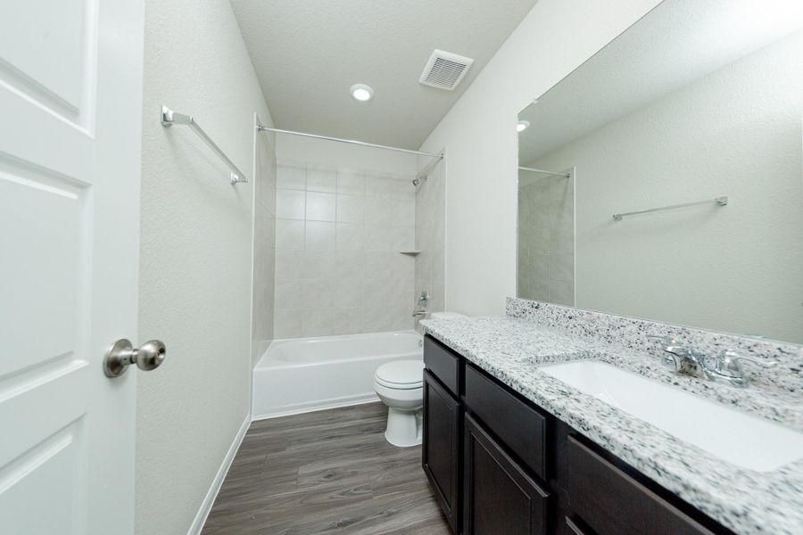 Furnished interior view inside a new home in Mackenzie Creek, Conroe (Image 7). Furnished interior view inside a new home in Mackenzie Creek, Conroe (Image 7).