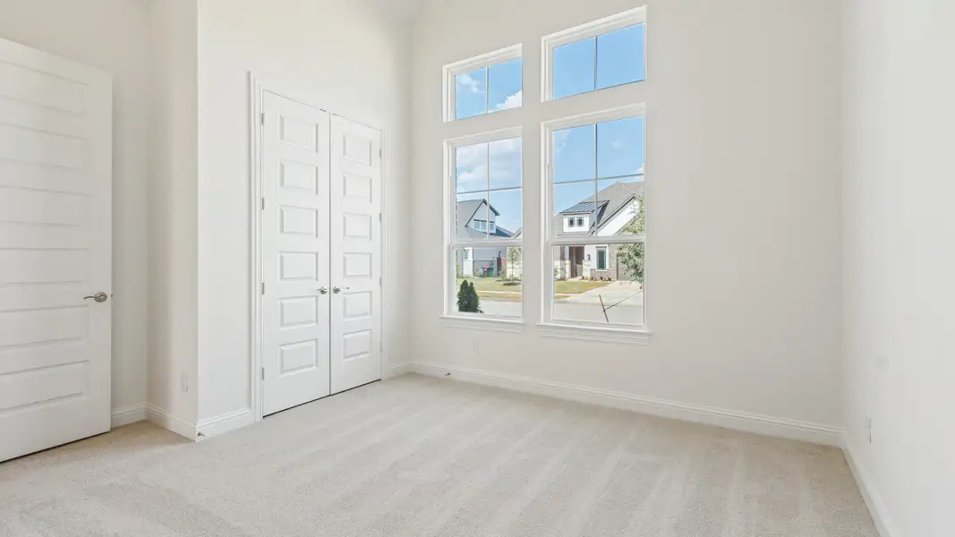 Representative furnished interior of a home built from the Vanderbilt by DRB Homes in Creekhaven, Iowa Colony (Image 17).