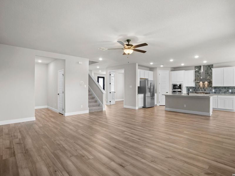 Spacious, unfurnished interior of a new home in Ladera, San Antonio (Image 21).