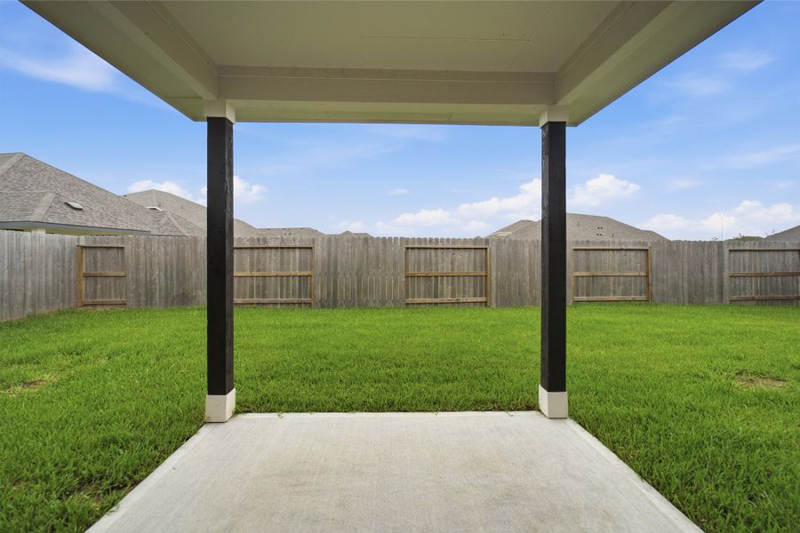 Exterior details and patio area of a home in Massey Oaks, Pearland (Image 4).