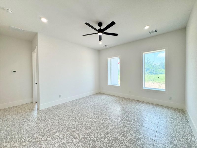 Spacious, unfurnished interior of a new home in , Washington (Image 32).