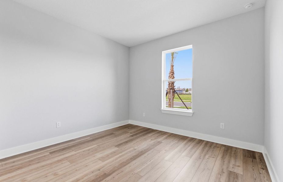 Spacious, unfurnished interior of a new home in Del Webb River Reserve, Spring Hill (Image 15).