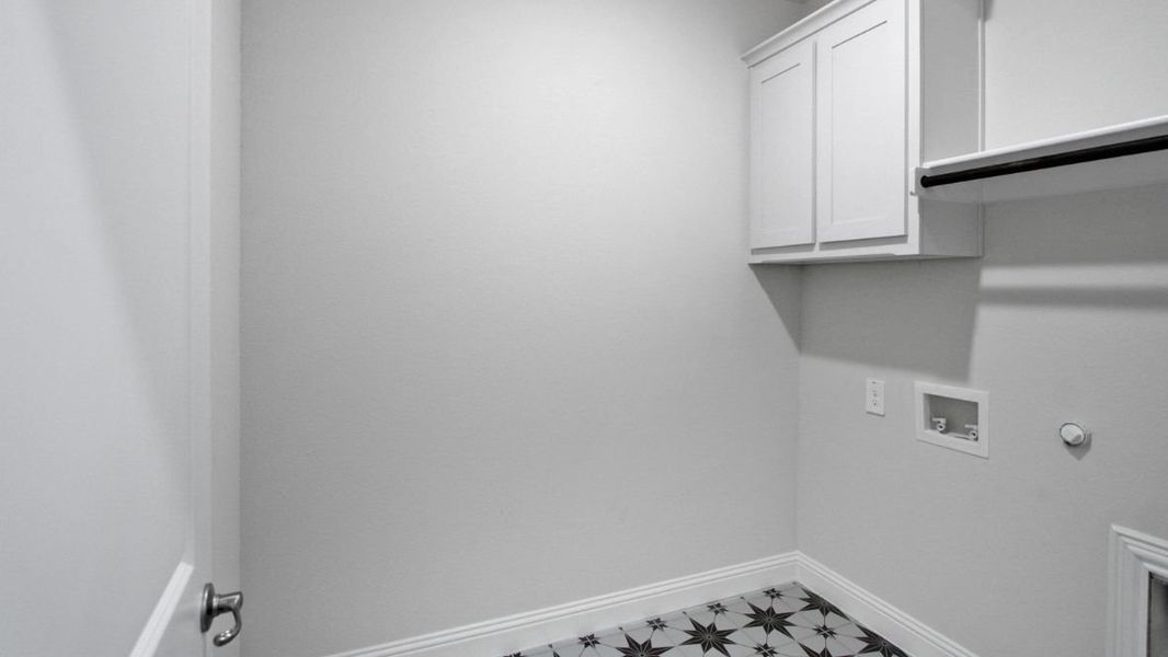 Spacious, unfurnished interior of a new home in The Landing at Hidden Lakes, McKinney (Image 20).