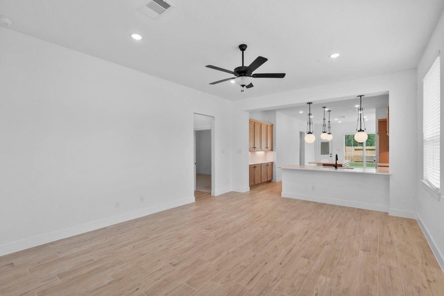 Spacious, unfurnished interior of a new home in Evergreen 40s, Conroe (Image 11). Spacious, unfurnished interior of a new home in Evergreen 40s, Conroe (Image 11).