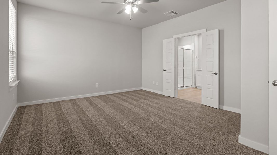 Spacious, unfurnished interior of a new home in Northwest Passage, Midland (Image 13).