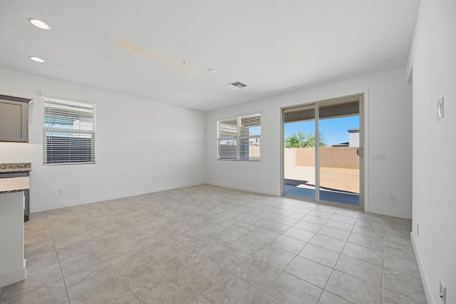 Spacious, unfurnished interior of a new home in Artisan at Asante, Surprise (Image 24). Spacious, unfurnished interior of a new home in Artisan at Asante, Surprise (Image 24).