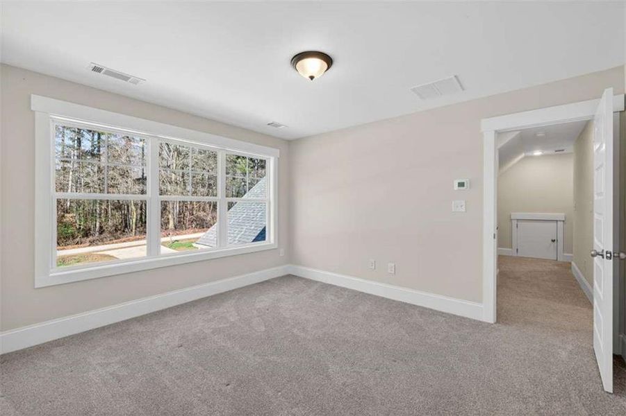 Spacious, unfurnished interior of a new home in , Comer (Image 24).