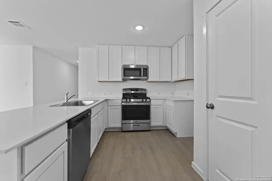 Furnished interior view inside a new home in Lodi Grove, Floresville (Image 7). Furnished interior view inside a new home in Lodi Grove, Floresville (Image 7).