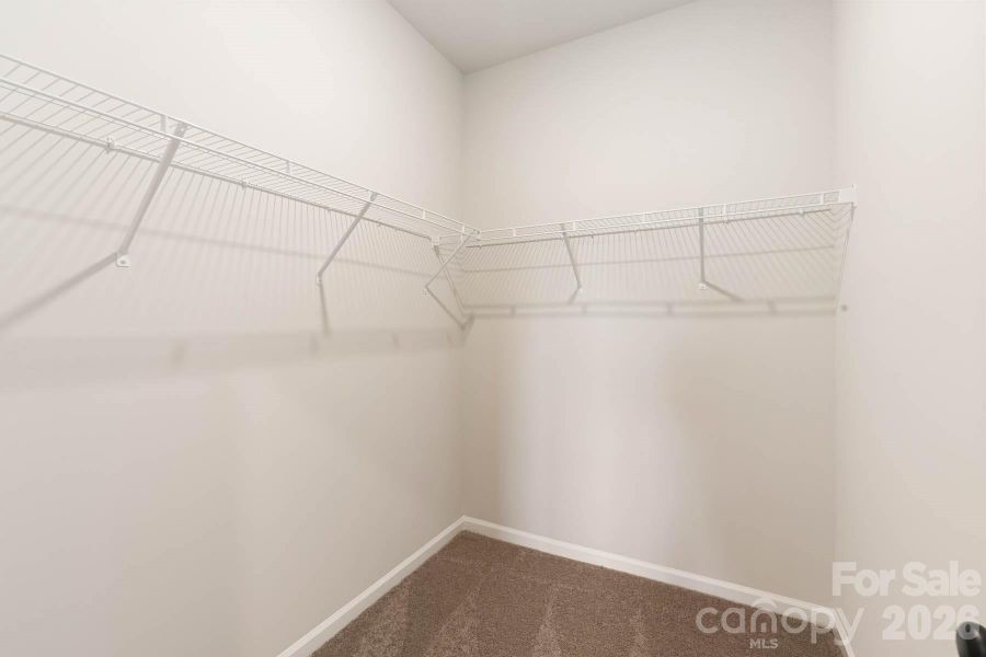 Spacious, unfurnished interior of a new home in Stagecoach Station, Gastonia (Image 10).