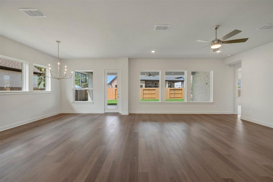 Spacious, unfurnished interior of a new home in ARTAVIA - Parkview Collection, Conroe (Image 31).