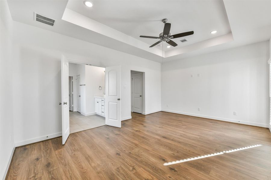 Spacious, unfurnished interior of a new home in Pearland Old Townsite, Pearland (Image 21). Spacious, unfurnished interior of a new home in Pearland Old Townsite, Pearland (Image 21).