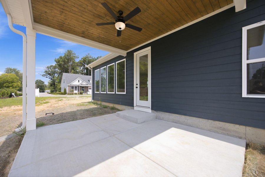 GVP027-1038 Covered Back Porch with Ceil