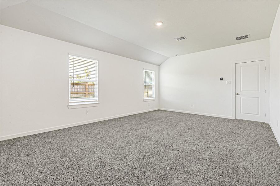 Spacious, unfurnished interior of a new home in Holly Ridge, Rosenberg (Image 16).