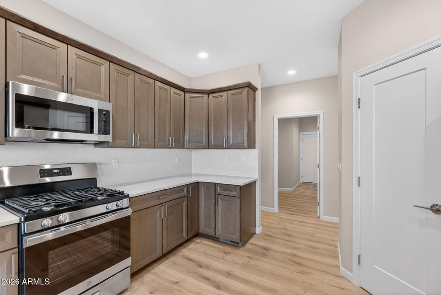 24-web-or-mls-2108-lakewood-dr 24-web-or-mls-2108-lakewood-dr